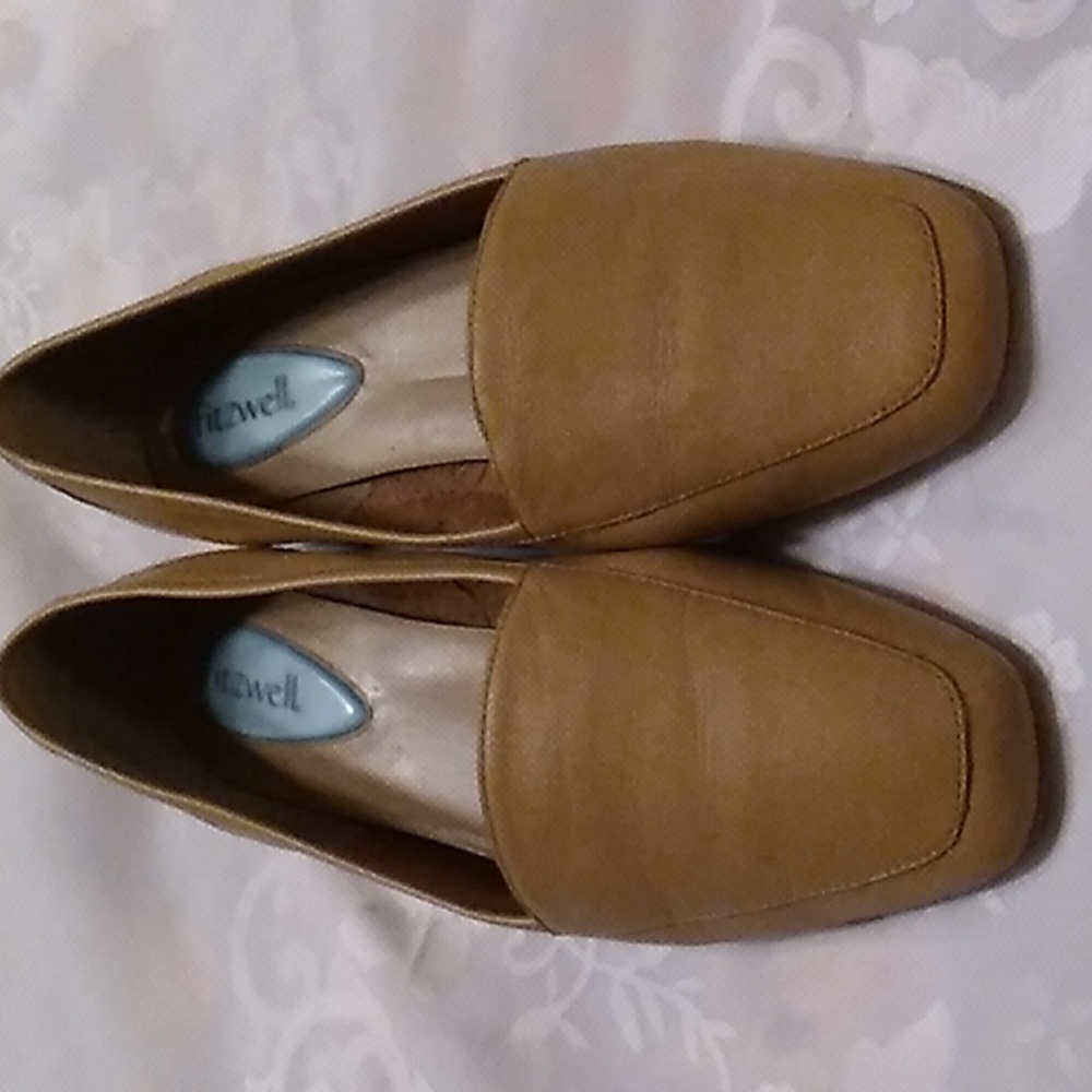 Fitzwell women's slip on loafers genuine leather Beige-Light tan size 9.5 WW EUC